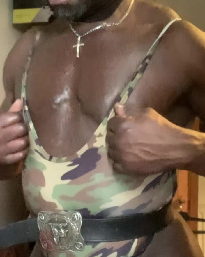 Masculine crossdresser: Самотні стегна, високі чоботи кроссдрессера, дрочка простати