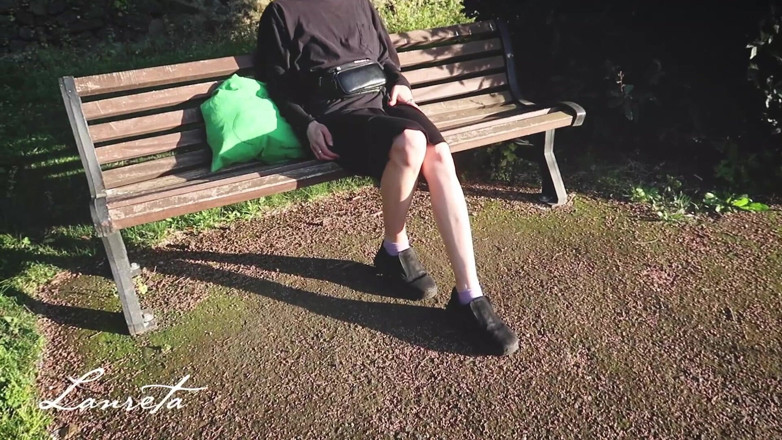 Lanreta: Un jean mouille et fait pipi risqué dans un parc
