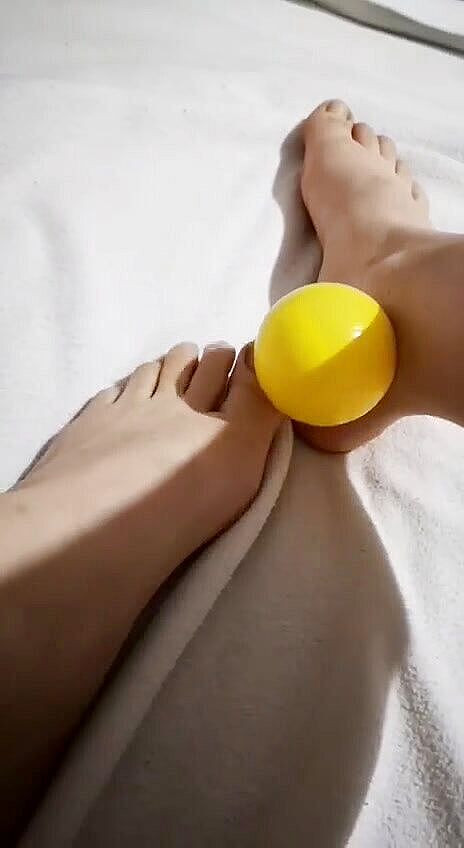 Erotic college: Adoro molte sborrate sulle mie gambe