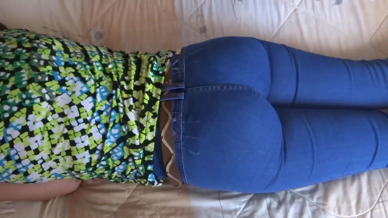 Ardientes69: Jeans on e jeans giù, culo grosso, 59enne matura si mostra...