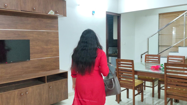 Vaigavarun45: 모르는 놈의 집에 들어가 핫한 소녀와 핫한 섹스를 하는 낯선 소년