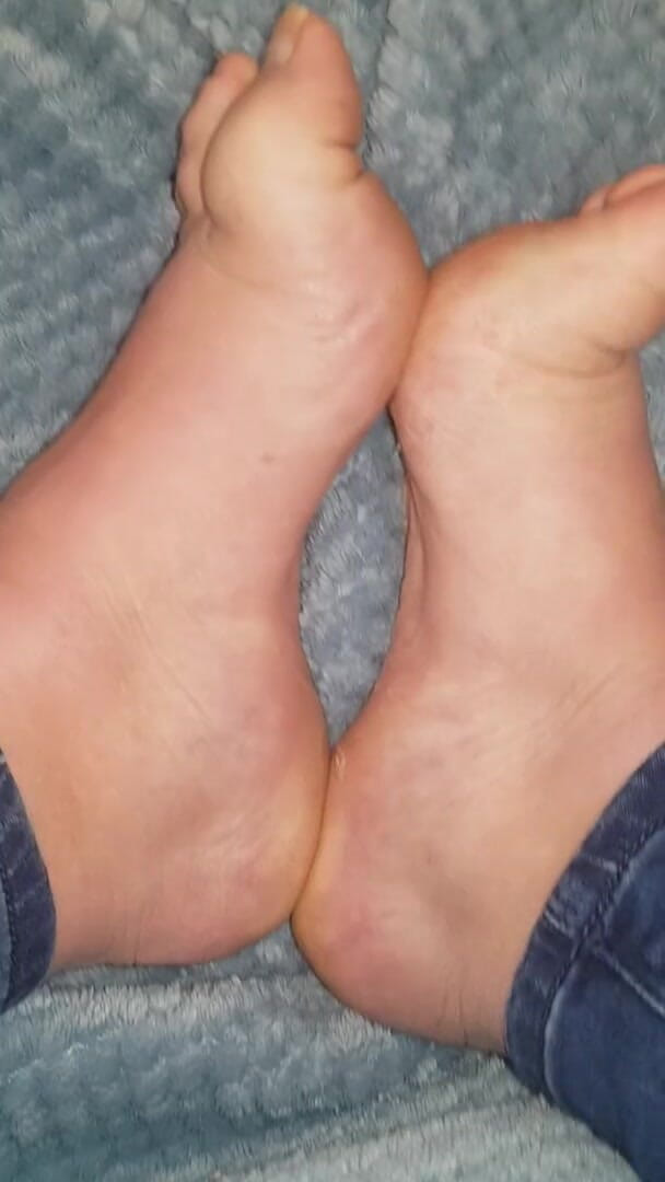 Faith's Feet Fetish: Faith feet fetish - shaving my toes