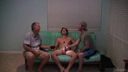 Raunchy Bastards: Johnny Cinco seduzido