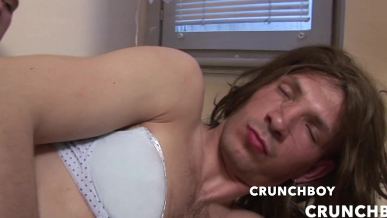 Bareback porn with straight boy: To pierwszy raz, gdy ten piękny twink zostanie wciągnięty przez...
