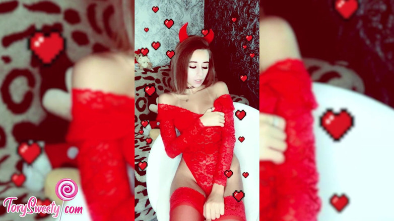 Tory Sweety: Kız ıslak amcıkla oynuyor ve gerçek orgazm oluyor