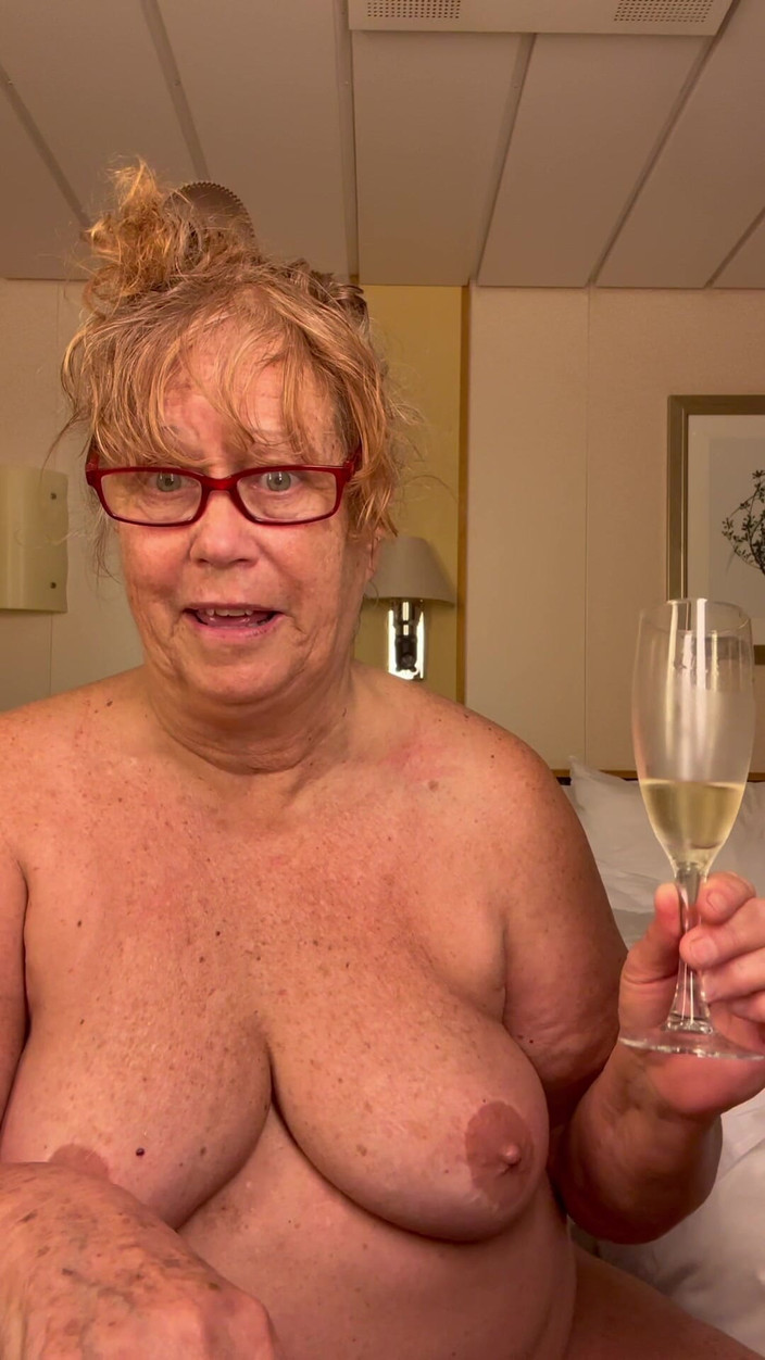 Big Ass 4 U: Nenek sentiasa mempunyai Layanan XXX