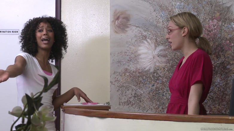 Girlfriends Films: Misty stone dudukin muka dokter di ruang pemeriksaan