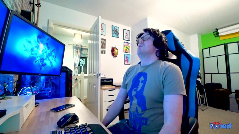 Nerd Pervert: Morgan Williams - Sofa Direndam