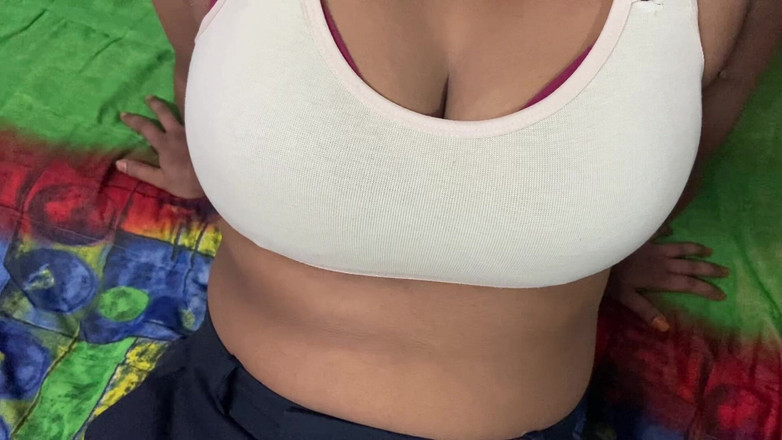 Angoori: 여친처럼 배다른 여동생 따먹기