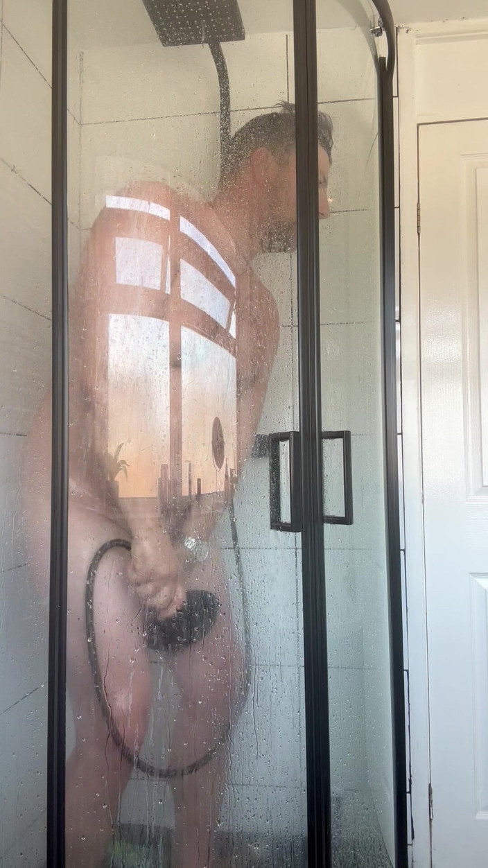 Jeffry: Horny Stepdad in Bathroom