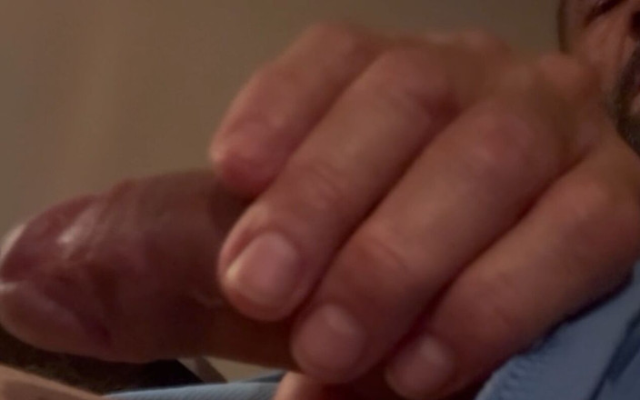 Stalionro: Ich spiele mit meinem mannfleisch und sperma. Gerne spielen?