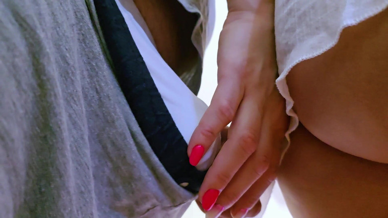 Venus and rider: 欲求不満の見知らぬ男に触れて、彼女のパンティの中にペニスを滑り込ませ、膣に精液を注いだ