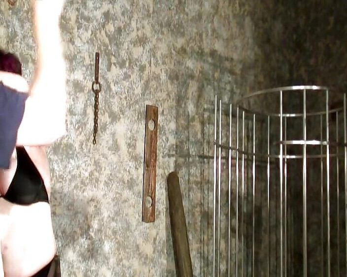 Planete Francaise: 一个漂亮的法国胖美女在被惩罚后被大量精液射在嘴里