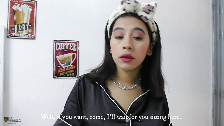 Vayolet: Mi hermanastra cachonda me anima dándome una rica mamada