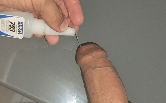 Straight Daddy Club: Extrem metod för att lima glansen med superlim