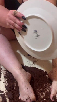 Feet Feet Feet in the Cake