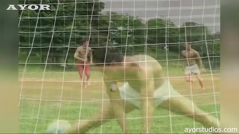 AYOR studios: Teman-teman di atas lapangan berubah menjadi teman pengisap kontol!