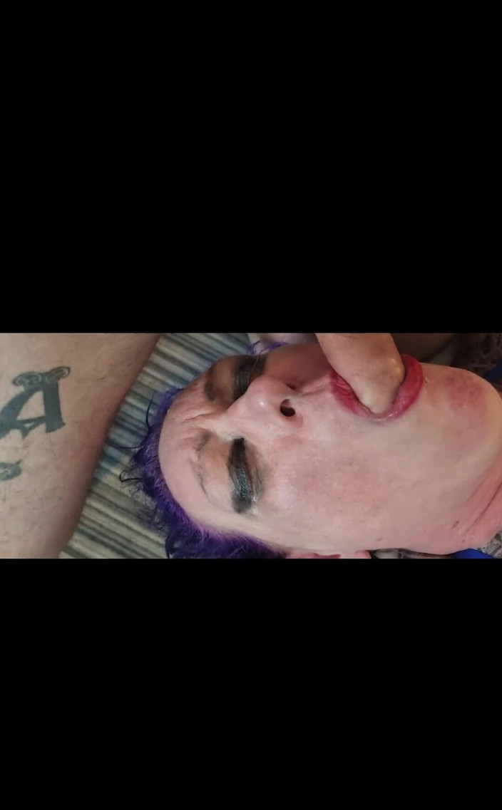 Mraltmrskinky: İri güzel kadın orta yaşlı seksi kadın ıslak ve dağınık bir...