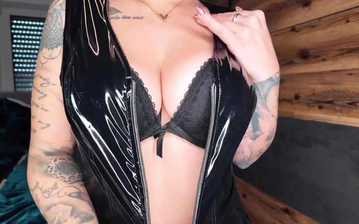 Nina Devil: Tette fetisch
