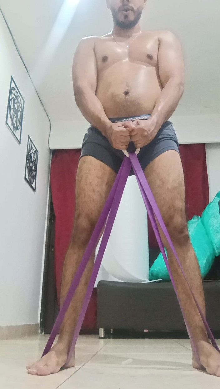 Tommhot: Sexy Hairy Latino Exercising at Home