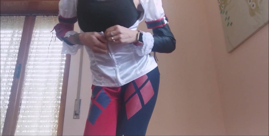 savannahamatoriale: O fantastică Harley Quinn care te seduce cu abilitatea ei...