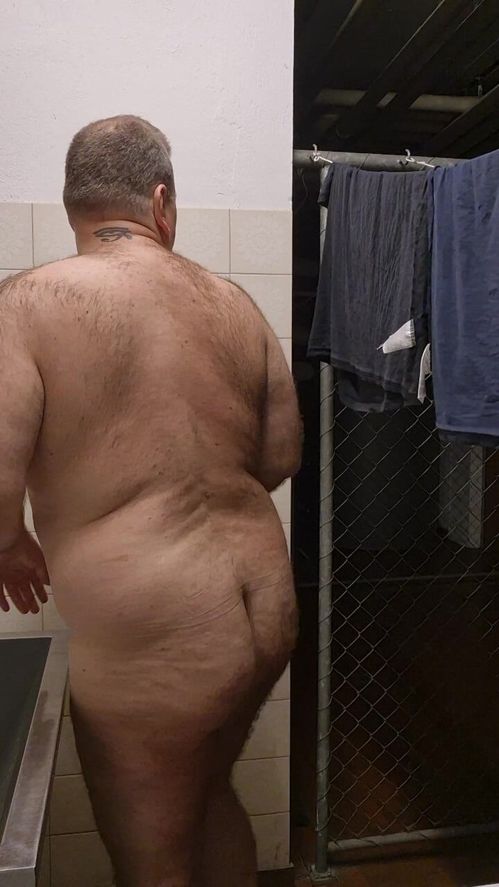 ChubbyDaddyBearLuka: Grube i owłosione paski niedźwiedzia w pralni