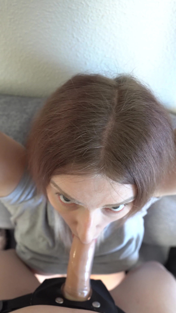 AcrylicCloud: Ivy spoutaná Kate a šuká její obličej připínákem a honí ji...