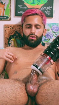 Großer unbeschnittener schwanz, latino Edging mit Öl und automatischem masturbator, bis er eine große peecum-ladung schießt