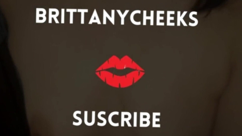 Nathalieprez4: ブリタニーは、習慣のために潮吹きをしている祖母に捕まりそうになりました