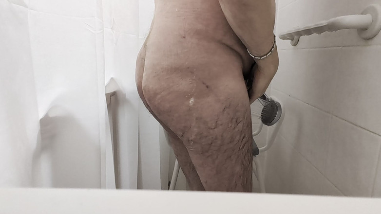 Cj43: Pokazywanie mojego ciała podczas kąpieli