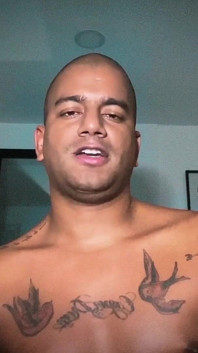 A bunda de um macho fede e cheira como um macho