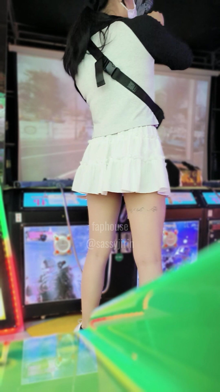 Caged sissy: Caged Sissy: Arcade Pertama Kali Coba