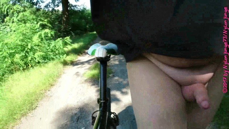 Carmen_Nylonjunge: Horny while riding in pantyhose