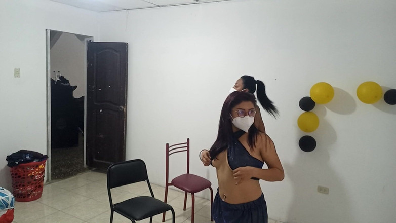 NEGRITA SEXY: Teman lesbianku pulang ke rumah dan kami jadi sangat seksi...