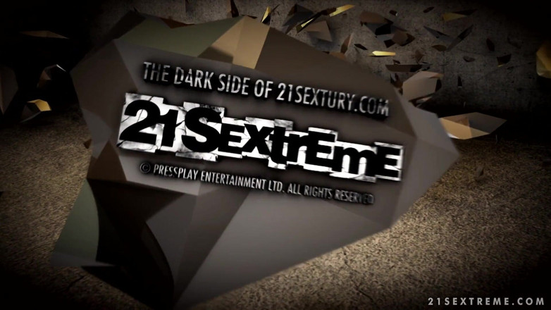 21 Sextreme: 21 sextreme: si mungil trixie melahap memek tua pacar nenek...