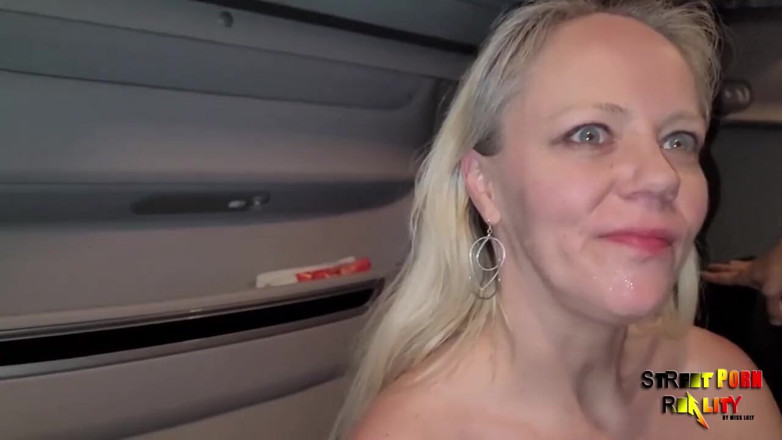 Street porn reality: The pissing road 23
