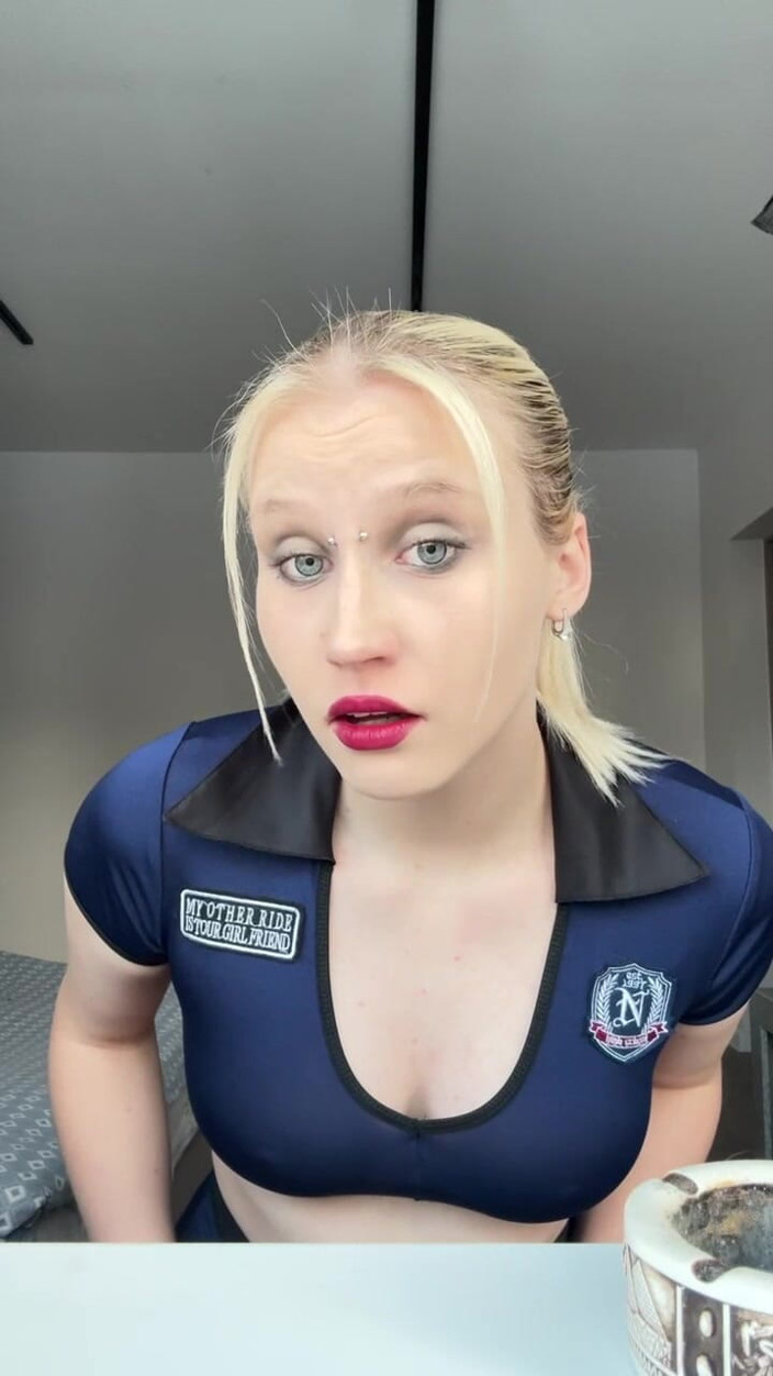 MertyXXX: Smoke Girl