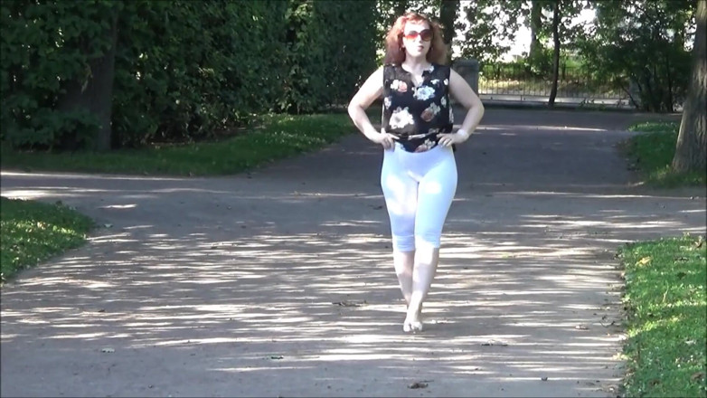 RedRoseRus: Big butts white leggings on walk