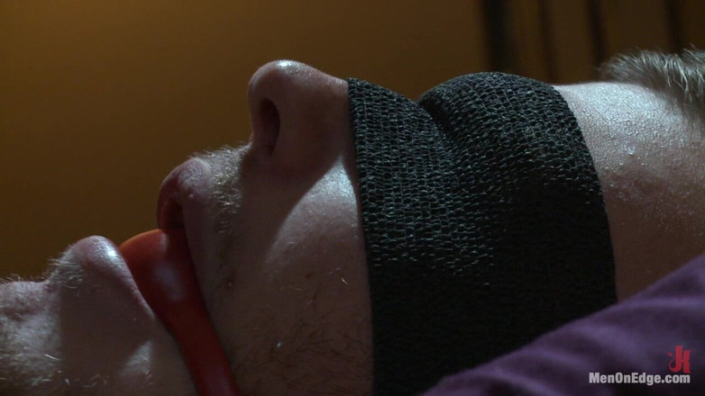 Men on Edge: 크리스찬 와일드의 악몽