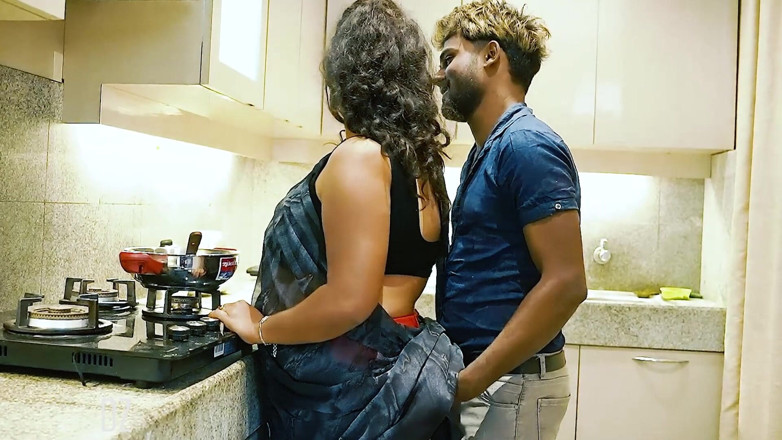 Daizo Premium: Macocha zerżnięta w kuchni BIG ass pieska HIndi Slang