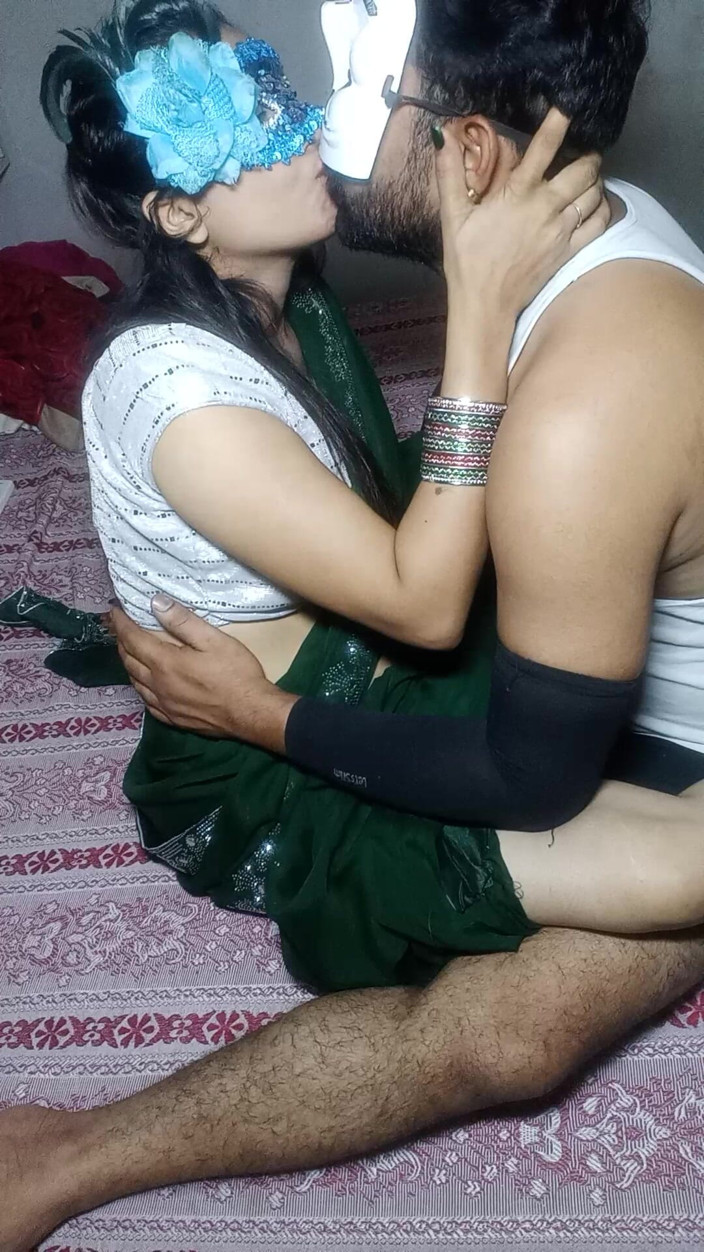 cuteindiancpl21: Hot Indian Couple Full on Romance