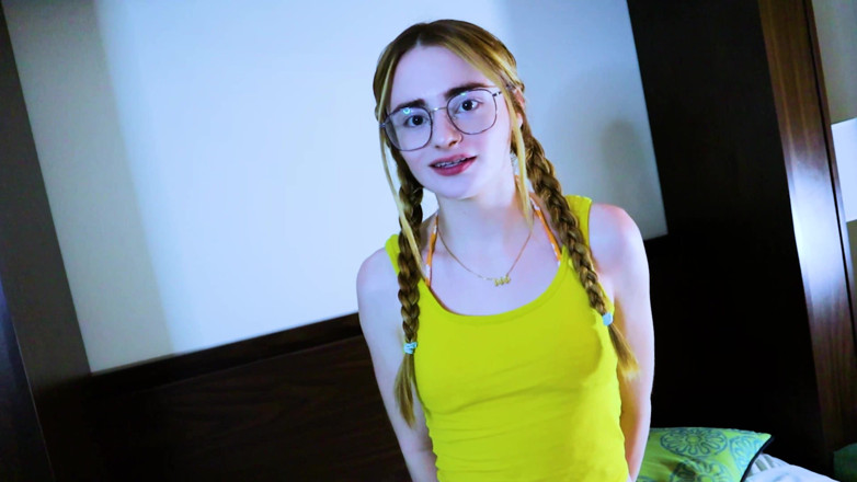 Smash Thots Films: I Smash Nerdy College Slut Reese Robbins in Hotel Room