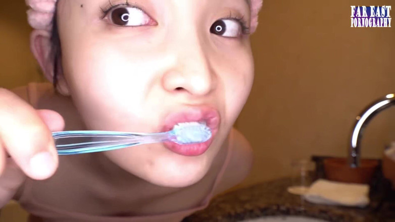 Far East pornography: Cream-kiss Stroll med en munfull retas njuter av varje varm...