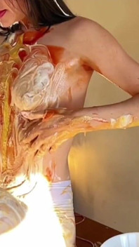 I fulfill all your wet, dirty and messy fetishes 
