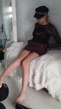 Adoro sus pies en medias de red