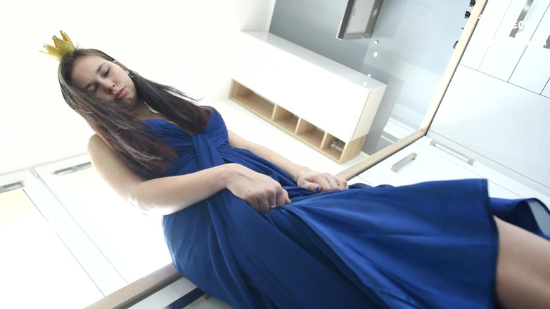 Czech Soles - foot fetish content: Kaki mulia puteri dan hambanya yang taat