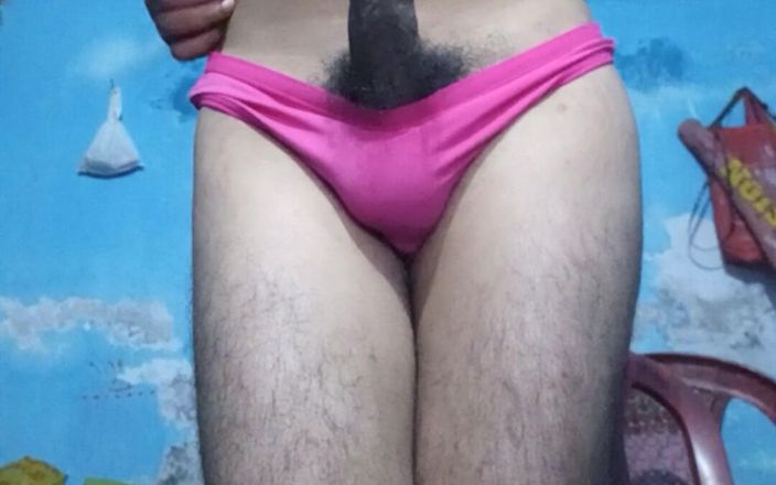 Lustyizlife: 饥渴的印度年轻男孩穿着他继妹的粉红色胸罩和丁字裤内裤