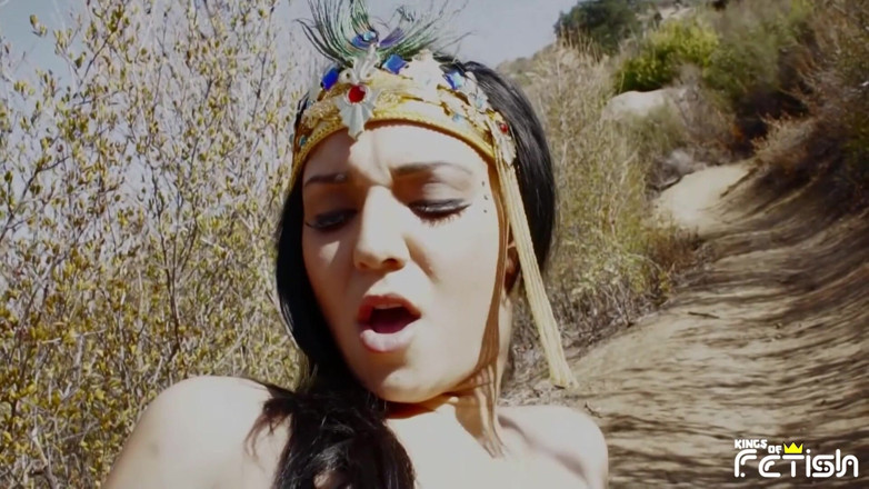Big Tits for You: La ragazza tatuata si fa scopare la fica rasata all'aperto...