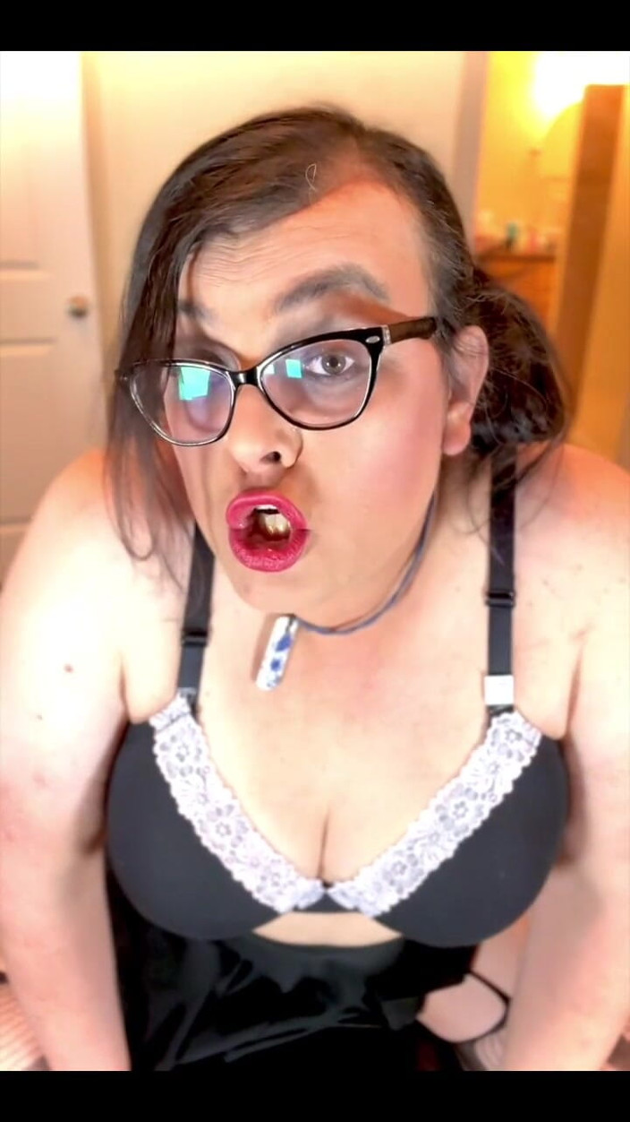 Christi Cream Cake: Christi cream cake dildoya biniyor