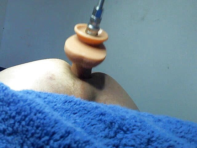 MeandI2: Cái máy đụ và con cu giả